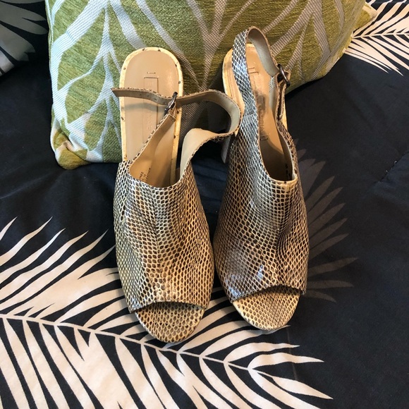 Heeled mule like sandal - Picture 2 of 3